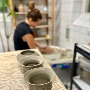 Skræddersyede keramikkurser og forløb