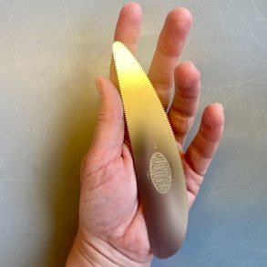 Long scraper, stainless steel with teeth