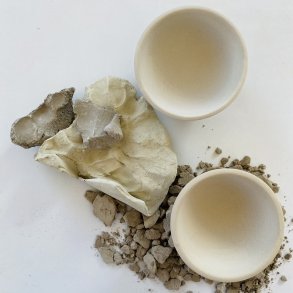 Stentjsglasur af Natur, lokale glasurrstoffer, askeglasurer og vildler.