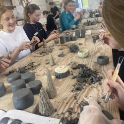 Keramikkursus for elevgrupper og institutioner, minimumspris per time