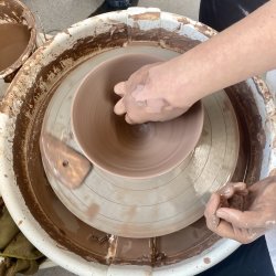 Keramikkursus for undervisere og uddannelsesinstitutioner, minimumspris per time