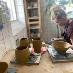 Keramikkursus for undervisere og uddannelsesinstitutioner, minimumspris per time