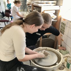 Keramikkursus for elevgrupper og institutioner, minimumspris per time