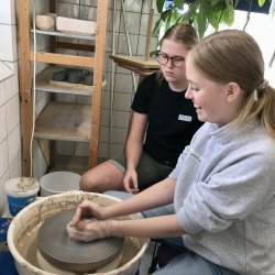 Keramikkursus for elevgrupper og institutioner, minimumspris per time